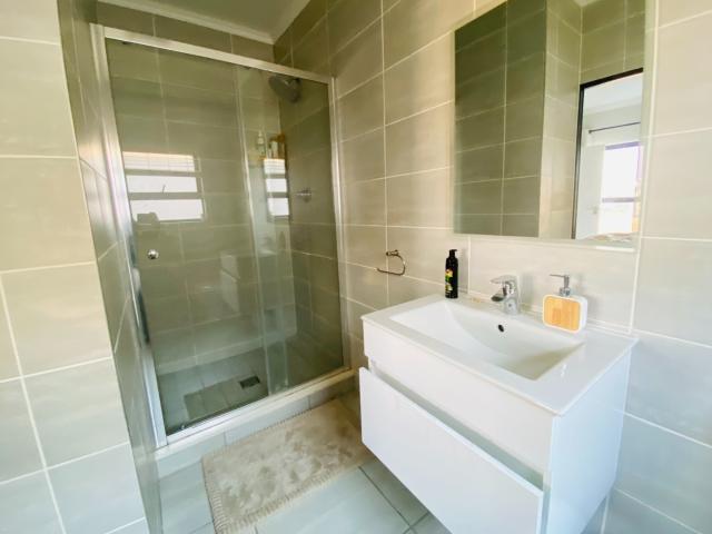 1 Bedroom Apartment / Flat For Sale in Waterfall