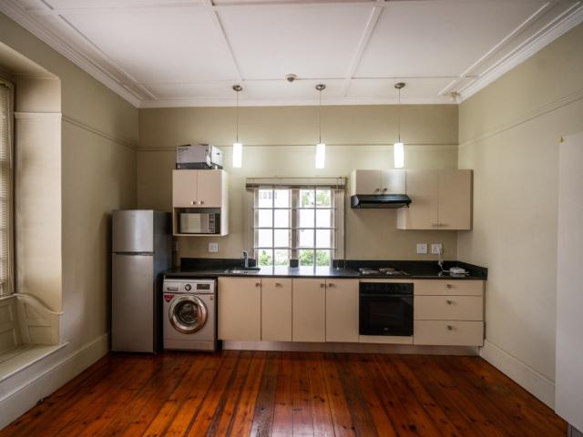 1 Bedroom Apartment / Flat For Sale in West Hill