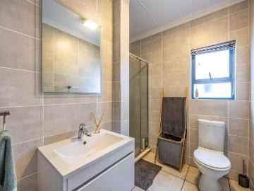 1 Bedroom Apartment / Flat For Sale in Willow Park Manor