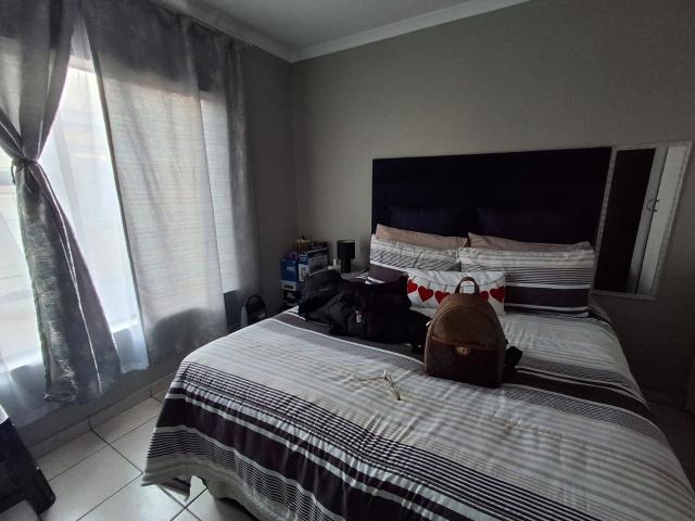 1 Bedroom Apartment / Flat For Sale in Vanderbijlpark CW 5