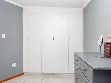 1 Bedroom Apartment / Flat To Rent in Twin Palms