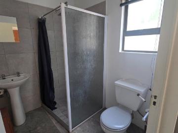 1 Bedroom Apartment / Flat To Rent in Uvongo Beach
