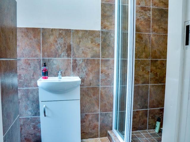 1 Bedroom Apartment / Flat To Rent in Valhalla
