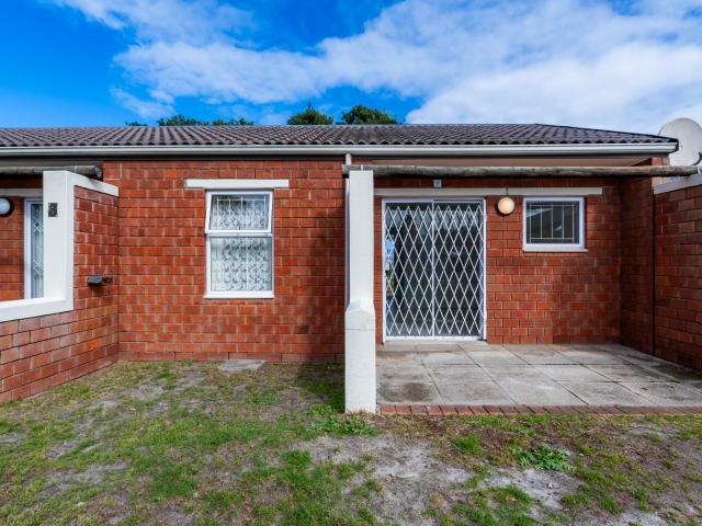 1 Bedroom Apartment / Flat To Rent in Westcliff