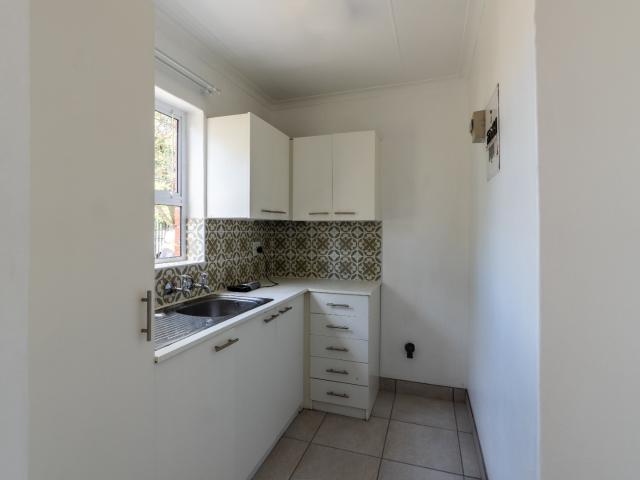 1 Bedroom Apartment / Flat To Rent in Westcliff