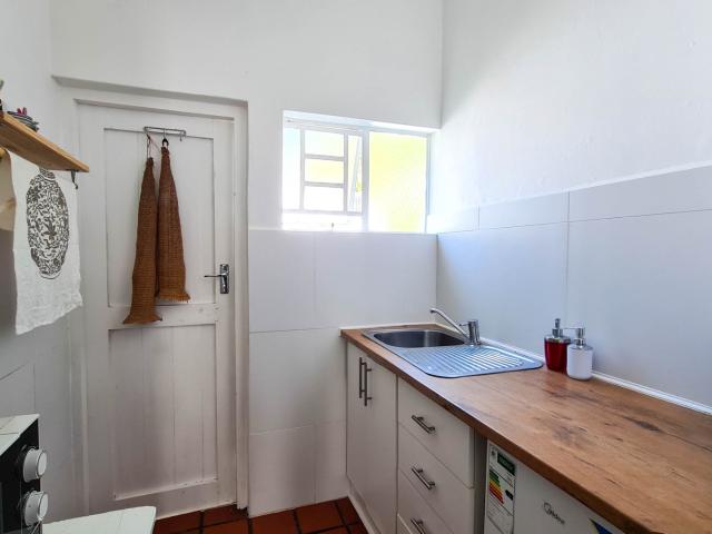 1 Bedroom Apartment / Flat To Rent in Bonza Bay