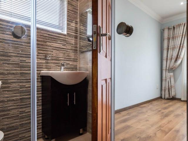 1 Bedroom Apartment / Flat To Rent in Blue Valley Golf Estate