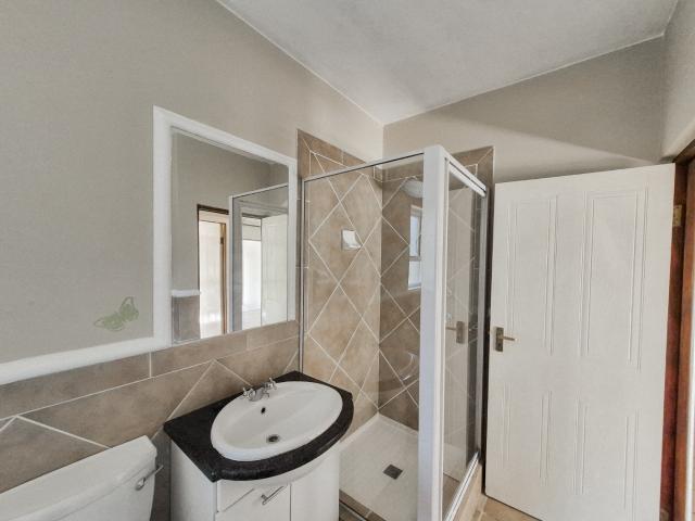 1 Bedroom Apartment / Flat To Rent in Douglasdale