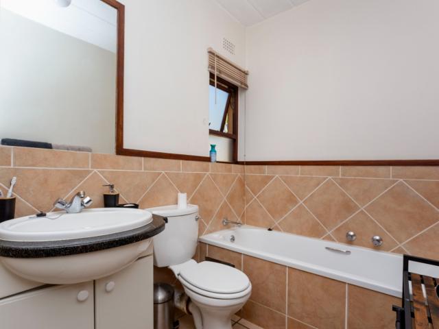 1 Bedroom Apartment / Flat To Rent in Douglasdale
