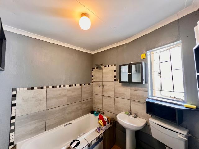 1 Bedroom Apartment / Flat To Rent in Elarduspark