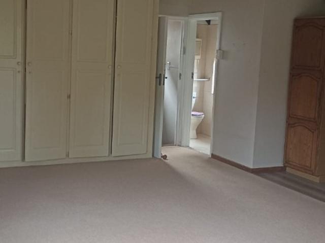 1 Bedroom Apartment / Flat To Rent in Hillcrest Central