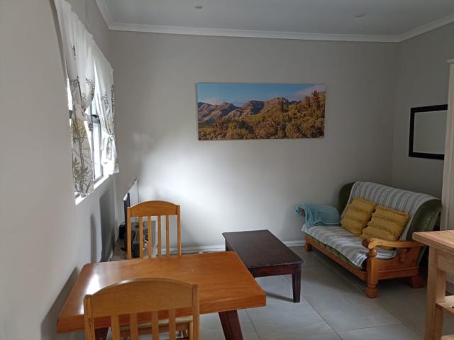 1 Bedroom Apartment / Flat To Rent in Hillcrest Central
