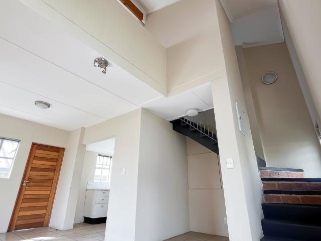 1 Bedroom Apartment / Flat To Rent in Houghton Estate