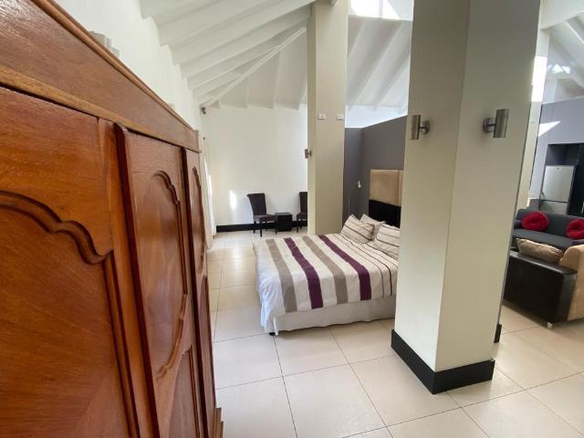 1 Bedroom Apartment / Flat To Rent in Houghton Estate