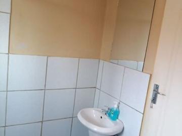 1 Bedroom Apartment / Flat To Rent in Lufhereng