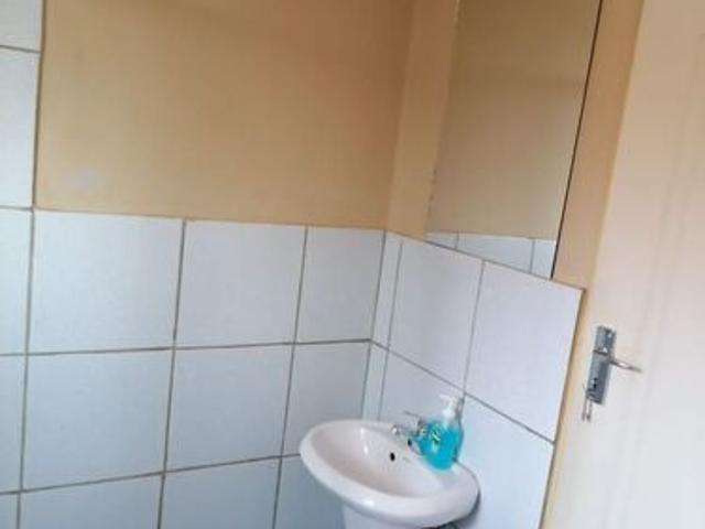 1 Bedroom Apartment / Flat To Rent in Lufhereng