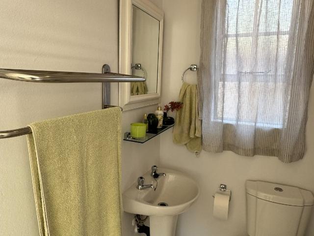 1 Bedroom Apartment / Flat To Rent in Lynnwood Manor