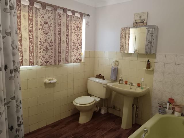 1 Bedroom Apartment / Flat To Rent in Lynnwood Manor