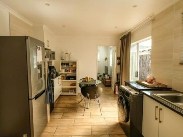 1 Bedroom Apartment / Flat To Rent in Parktown North