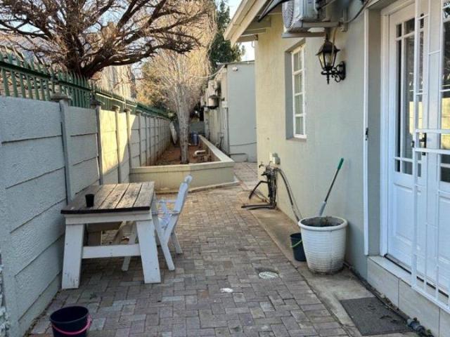 1 Bedroom Apartment / Flat to Rent in Rhodesdene
