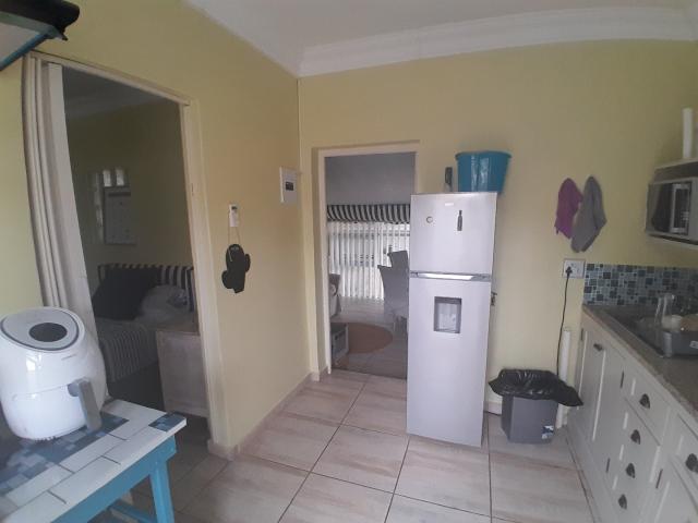 1 Bedroom Apartment / Flat To Rent in Rhodesdene