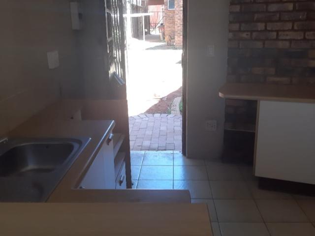 1 Bedroom Apartment / Flat To Rent in Suideroord