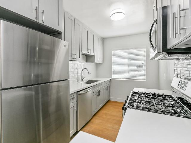 1 Bedroom Apartment for Rent at 1911 South Palm Grove Avenue #4, Los Angeles, CA 90016 Mid City
