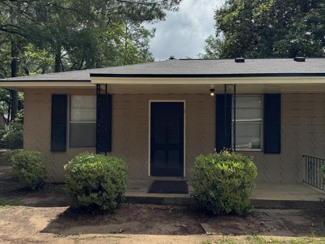 1 Bedroom Apartment for Rent at 1004 8th Ave Apt A, Albany, GA 31701