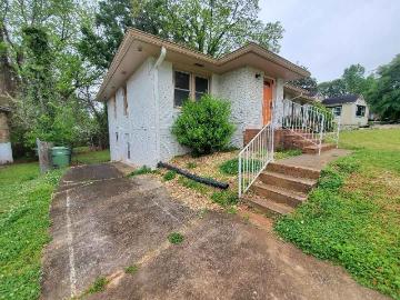 Vinings, Cobb County, Georgia, USA - Garden