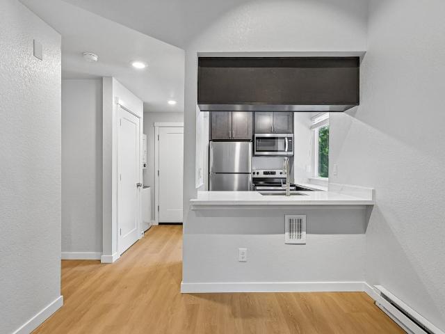 1 Bedroom Apartment for Rent at 12607 Ne 119th St #5, Kirkland, WA 98034 North Rose Hill