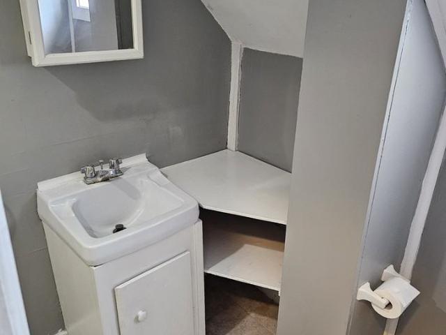 1 Bedroom Apartment for Rent at 280 Main St #6, Manchester, NH 03102 Notre Dame