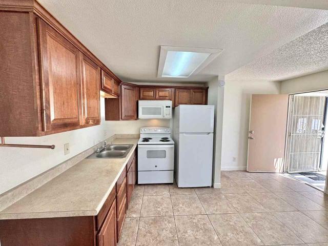1 Bedroom Apartment for Rent at 4122 39th St #2, San Diego, CA 92105 Corridor