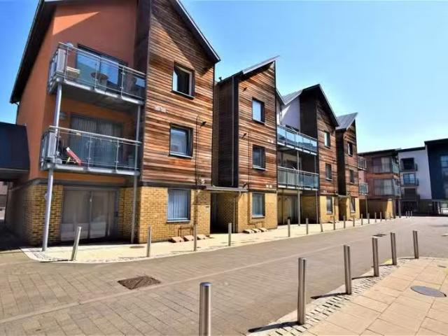 1 bedroom apartment for rent in Marine House, Quayside Drive.