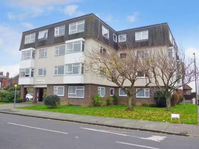 1 bedroom apartment for rent in Beach Court, Irvine Road, Litt.