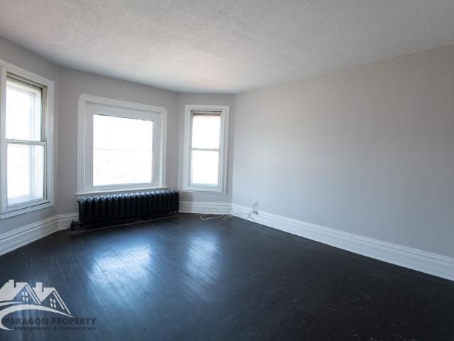 1 Bedroom Apartment for rent in Chatham located at 265 Queen St