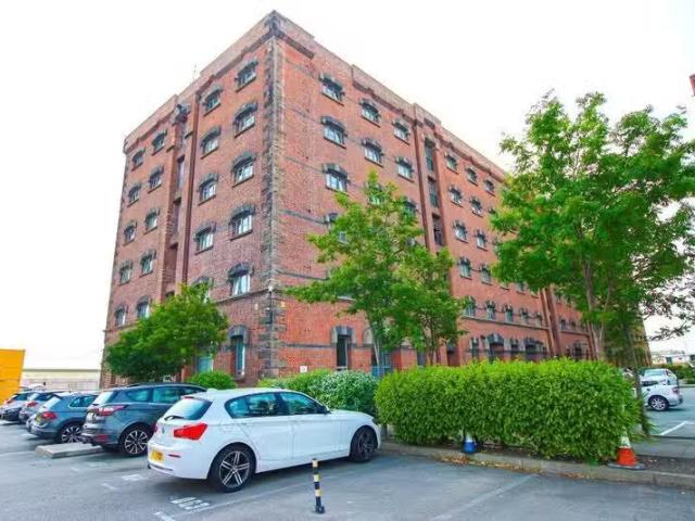 1 bedroom apartment for rent in Dock Road, Birkenhead, Wirral.