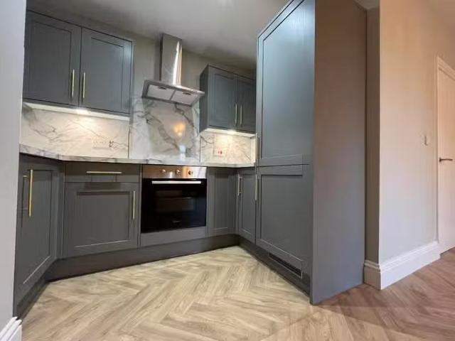 1 bedroom apartment for rent in Eastham House, Eastham Village.