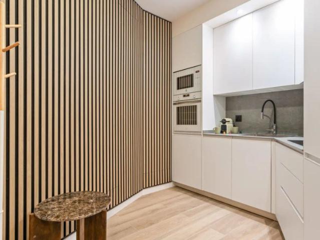 1 bedroom apartment for rent in Embajadores, all bills included, professionals only