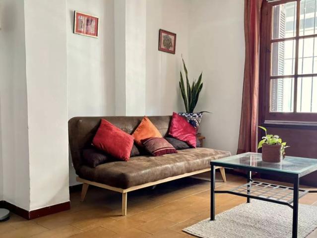 1 bedroom apartment for rent in Encarnación Regina, bills included