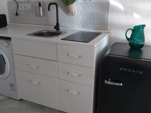 1 bedroom apartment for rent in Feria, bills included