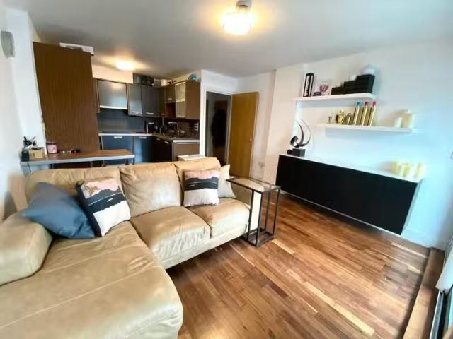 1 bedroom apartment for rent in Harbour Point, Stuart Street.