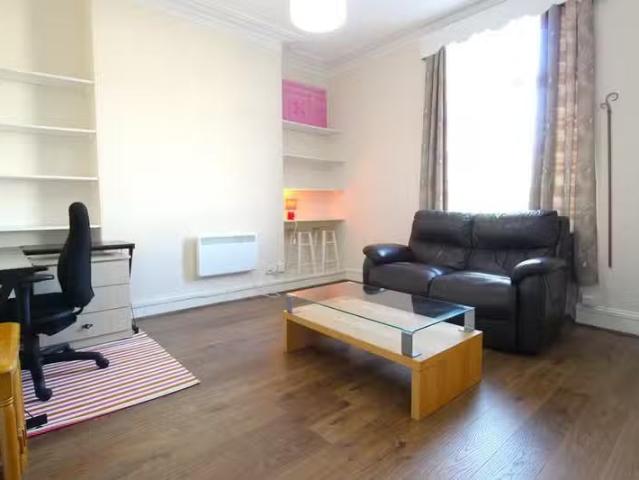 1 bedroom apartment for rent in Holland Street, Ground Floor R.