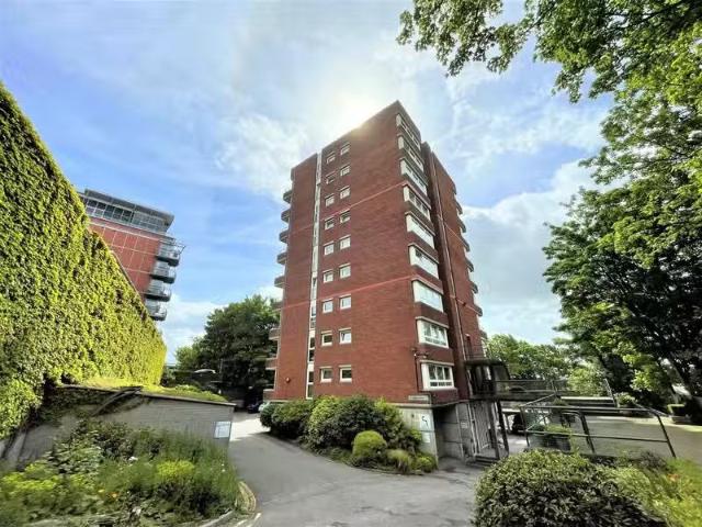 1 bedroom apartment for rent in Irving House, Park Row, Bristo.