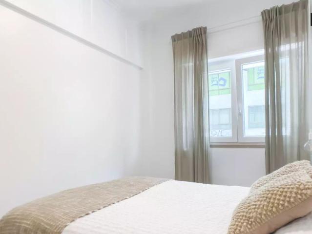 1 bedroom apartment for rent in Lisbon, bills included, perfect for couples, students, and professionals