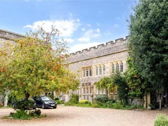 1 bedroom apartment for rent in London Road, Arundel, West Sus.