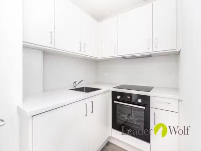1 bedroom apartment for rent in Sea View Road, Parkstone, Pool.