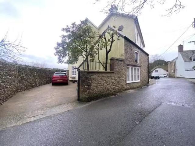 1 bedroom apartment for rent in Vicarage Street, Colyton, Devo.
