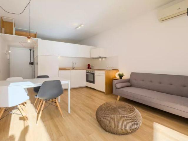 1 bedroom apartment for rent in Vila de Gràcia, perfect for professionals