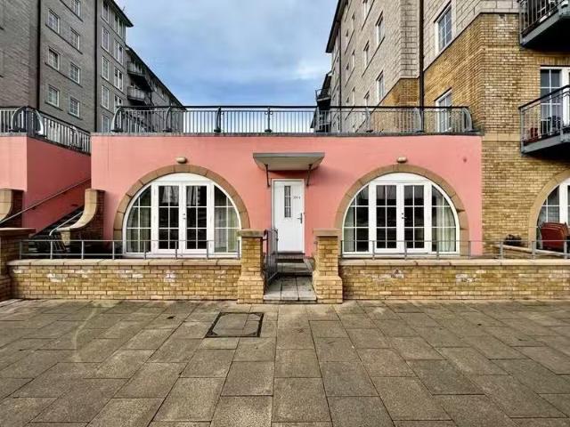 1 bedroom apartment for rent in Waters Edge, Portishead, North.