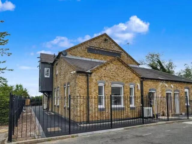 1 bedroom apartment for rent in Waterside House, Queensway, Le.